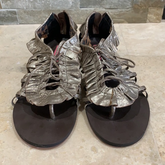 Betsey Johnson CICII Shimmer Ruffle Sandal 7 - Picture 2 of 9